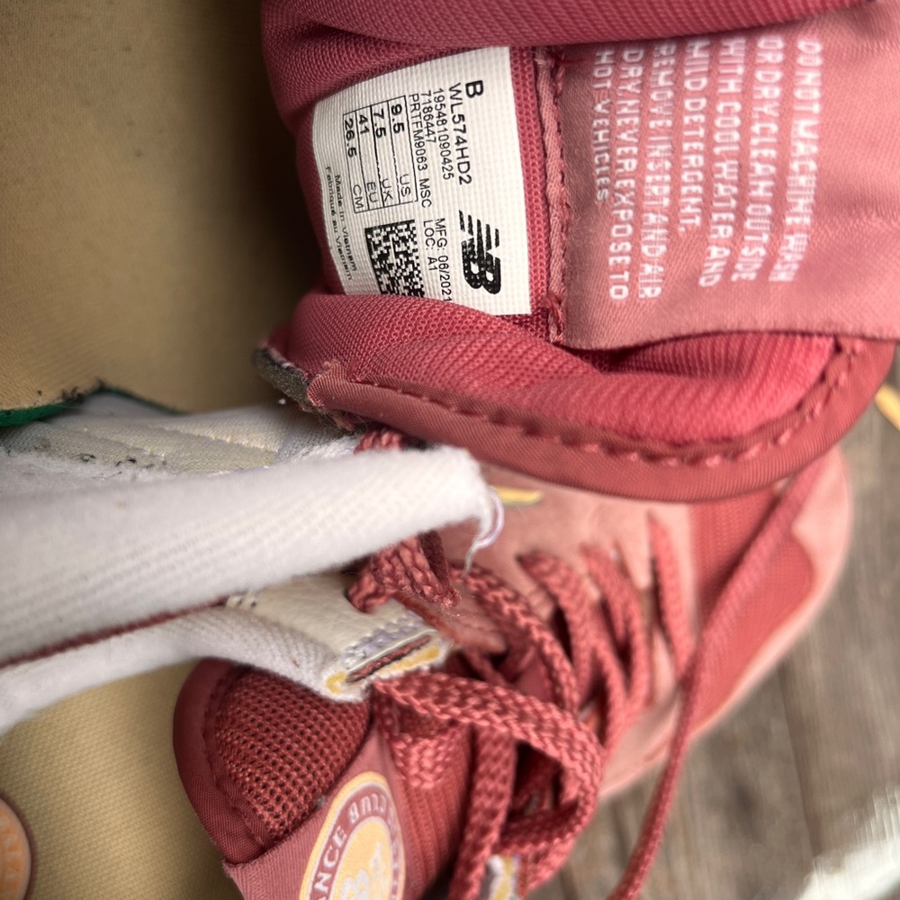 Women’s Vintage New Balance 574 size 9.5 - Picture 2 of 6